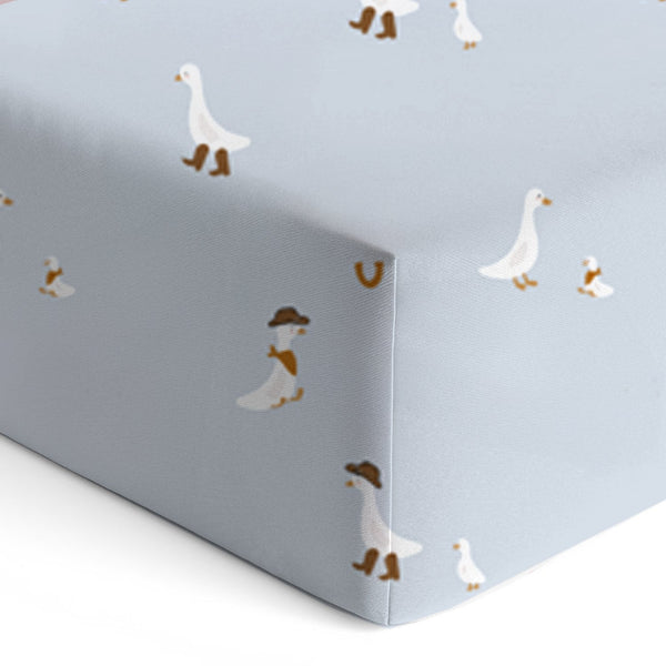 günamüna Crib Sheet - Cowboy Goose